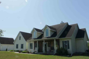 Read more about the article Why Local Expertise Matters When Choosing a Roofing Company | West Des Moines, IA