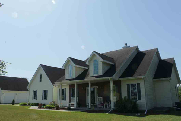 You are currently viewing Why Local Expertise Matters When Choosing a Roofing Company | West Des Moines, IA